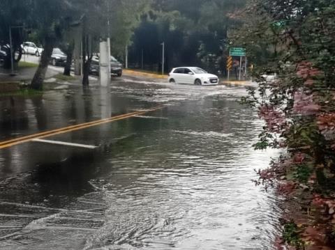 Prefeitura de Bragança Paulista notifica Sabesp por ponto de acúmulo de água