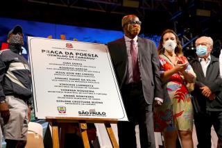 28.04.2022 Prefeitura inaugura estátua em homenagem ao poeta Oswaldo de Camargo neste sábado