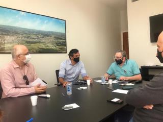 Administração recebe integrantes da CBAT