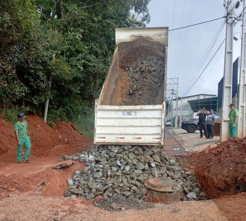 Estrada Municipal Ismael Leme Mourão tem serviços paliativos concluídos e tráfego liberado