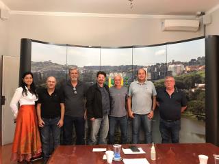 04.08.2022 Prefeito recebe diretoria do clube de Regatas Bandeirantes no Gabinete (1)