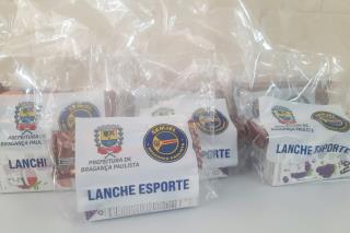 Atletas de clubes amadores de Bragança Paulista recebem lanche durante treinos aos fins de semana