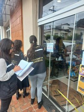 Vigilância Sanitária interdita padaria com produtos vencidos e sem procedência