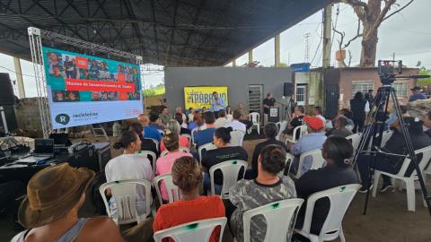 Reunião com cooperados de reciclagem discute avanços na gestão dos resíduos no município