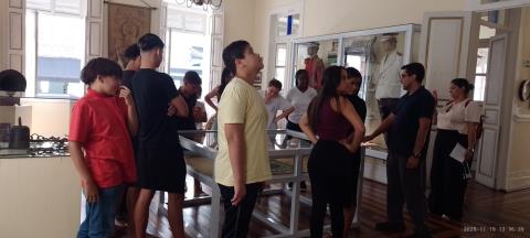 Alunos da Escola Marcos Antônio Guimarães visitam o Museu Municipal Oswaldo Russomano e vivenciam aprendizado cultural