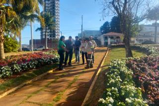 26.07.2022 Paisagismo de Bragança Paulista chama a atenção de representantes da Prefeitura de Extrema (1)