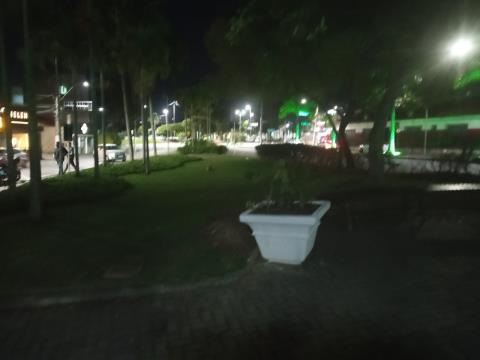 Furto de fios danifica nova iluminação da Praça 9 de Julho