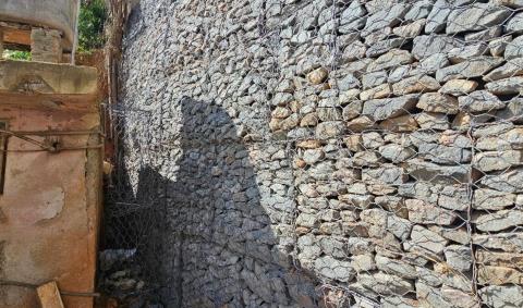 Muro de contenção em gabião garante segurança na Rua Gilberto Augusto Mendes