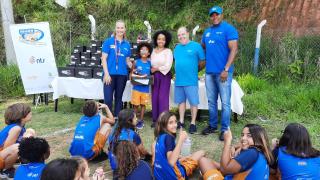 Alunos do Projeto Correndo para Vencer recebem tênis para aulas de atletismo no Jardim Iguatemi (1)