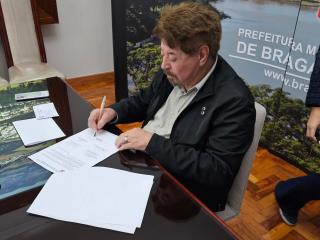 24.07.2023 Prefeitura entrega EIV-RIV para Loteamento Residencial da área da Granja Nova Esperança (1)
