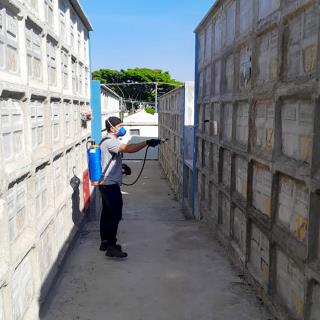 01.09.2023 Cemitério da Saudade recebe serviços de pulverização para combate a insetos e mosquitos (1)