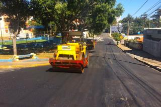 Prefeitura inicia nova fase de recapeamento asfáltico na Vila Aparecida (1)