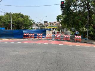 Ponte da Rua Peru em Bragança Paulista é interditada para obras de substituição de placas por (2)