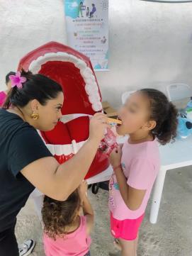 Prefeitura promove ação “Natal com Saúde Bucal” em diversos bairros da cidade