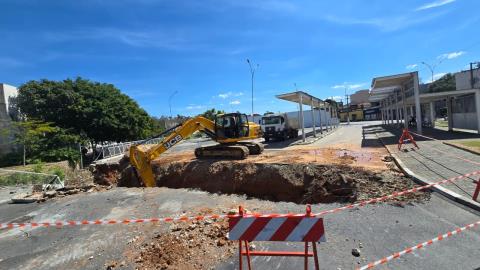 Reparos no solo são iniciados nas proximidades do Terminal Urbano Turístico Manuel José Rodrigues