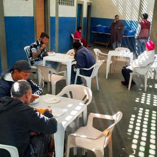 Abrigados podem ficar no local também durante o dia