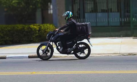 Profissionais de mototáxi e motofrete podem se inscrever em cursos obrigatórios