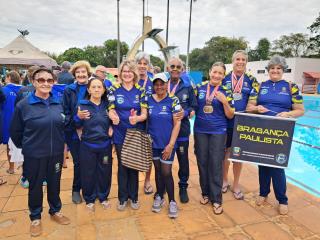 A equipe de natação conquistou 3 medalhas de ouro, 3 medalhas de prata e 1 medalha de bronze