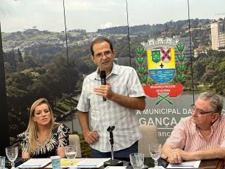 Entrega de Termos de Posse da terceira fase do Pró-Indústria e Pró-Emprego 01