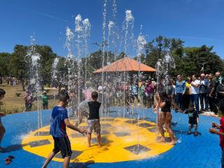 Fonte Interativa na inauguração da Praça Jacintho Osório