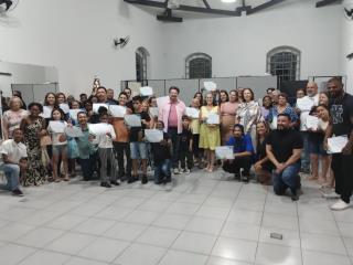 Alunos recebem diplomas dos cursos profissionalizantes oferecidos pelo Fundo Social de Bragança Paulist (12)