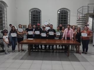 Alunos recebem diplomas dos cursos profissionalizantes oferecidos pelo Fundo Social de Bragança Paulist