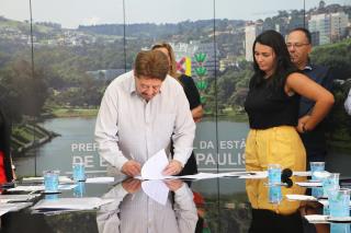 11.08.2023 Assinatura de Termo de doação de terreno para Quatro Industria - Alexia Moreira - MRBL (2)