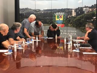 04.08.2022 Prefeito recebe diretoria do clube de Regatas Bandeirantes no Gabinete (2)