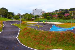 Licitação prevê construção de 3 novas pistas de pump track. Na foto, pista do Lago do Taboão