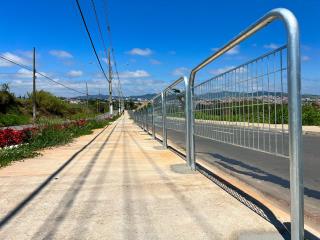 Colocação gradil ciclovia Atílio Menin 02