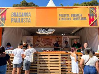 Revelando SP 2022 - polenta cremosa com linguiça artesanal
