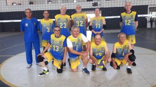 Equipe masculina de vôlei adaptado