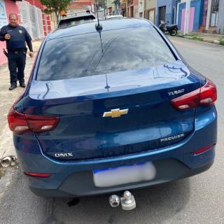 GCM de Bragança Paulista autua veículo com placas adulteradas no Centro