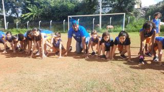Alunos do Projeto Correndo para Vencer recebem tênis para aulas de atletismo no Jardim Iguatemi (2)