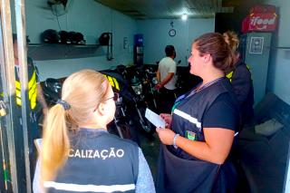 10.05.2022 Ação conjunta fiscaliza moto-táxis do município (3)
