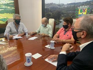 26.04.2022 Prefeitura assina convênio para benefício de cartão de crédito consignado aos servid (5)