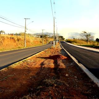 Avenida Atílio Menin começa a ser pavimentada (2)