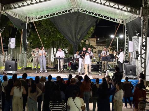 Show “Natal do Rei” emociona público e transforma a Praça do Matadouro em um grande encontro de fé e alegria