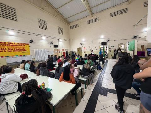 Saúde e Educação realizam reunião com pais da E.M. Prof.ª Maria Lossasso Sabella (2)