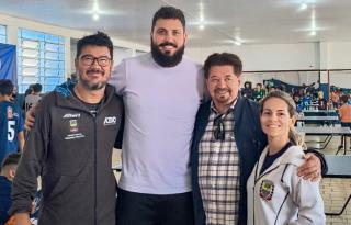 Campeões do tênis de mesa, futsal infantil feminino e basqueteb (3)