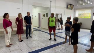 Visita vice-prefeita Gi Borboleta oficinas de férias 02