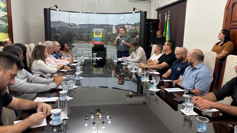 Atuação integrada define plano para regularização da fiação urbana