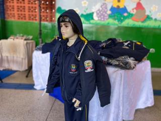 30.06.2023 Cerca de 15 mil kits de uniformes de inverno são entregues aos alunos da Rede Municipal de Ensino (2)