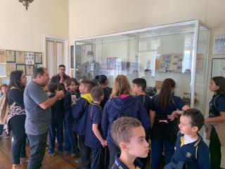 Alunos da EM Orlando Pinto visitam Museu Municipal Oswaldo Russomano e se encantam com a h (5)