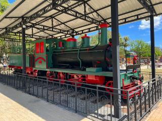Locomotiva histórica na Praça Jacintho Osório