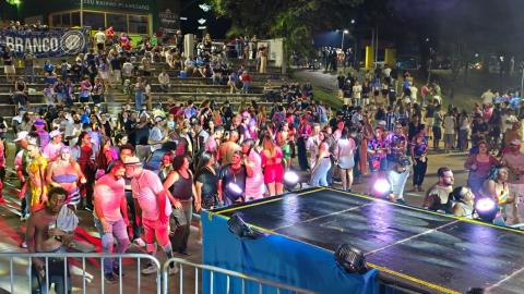 Escolha da Corte do Carnaval 2026 integra programação do Festival de Verão e reúne grande público na Arena do Lago do Taboão (3)