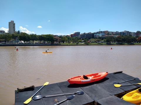 Lago do Taboão recebe etapa de campeonato estadual de canoagem