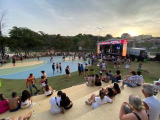 “Música ao pôr do sol” movimenta Lago do Taboão e atrai centenas de visitantes (3)