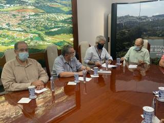 26.04.2022 Prefeitura assina convênio para benefício de cartão de crédito consignado aos servid (6)