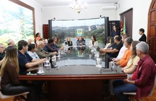 Prefeitura de Bragança Paulista entrega certificados a estabelecimentos participantes do Festival de Inverno 2025